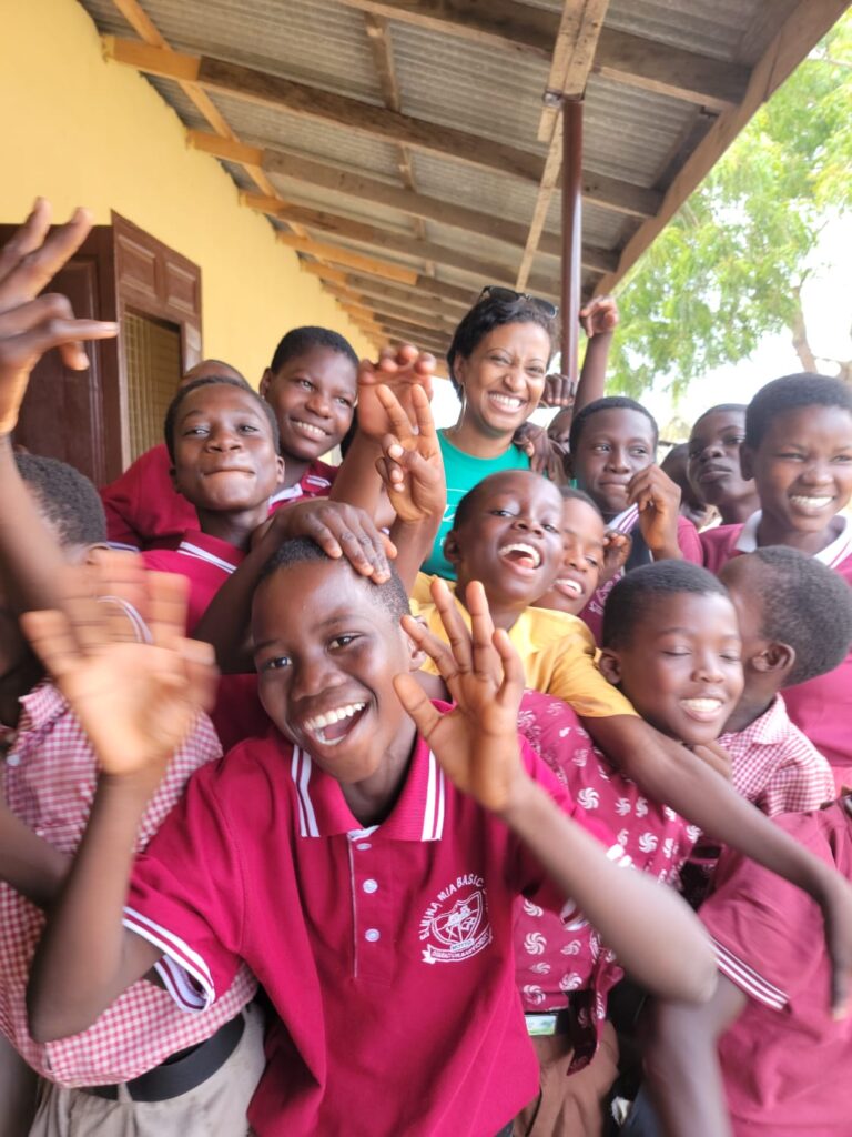 Jour de visite a ue cole et partage de fourniture scolaire sscientifique Jour de visite a ue cole et partage de fourniture scolaire sscientifique