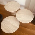 Tables gigognes Roche Bobois en travertin